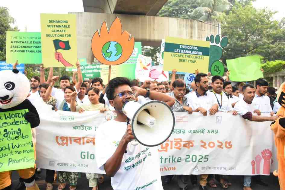As Dhaka burns, Bangladesh’s informal workers face a new climate survival crisis