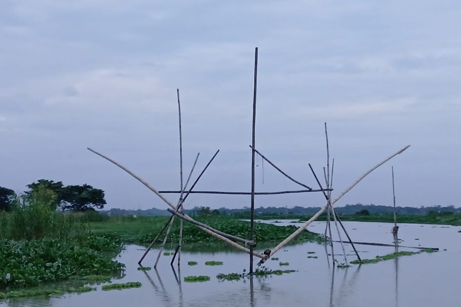 As canals choke, fish, jobs and songs fade from Bangladesh wetland