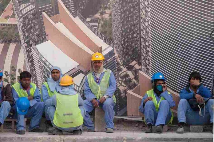 Climate change raises deadly heat risks for Gulf migrant workers: HRW