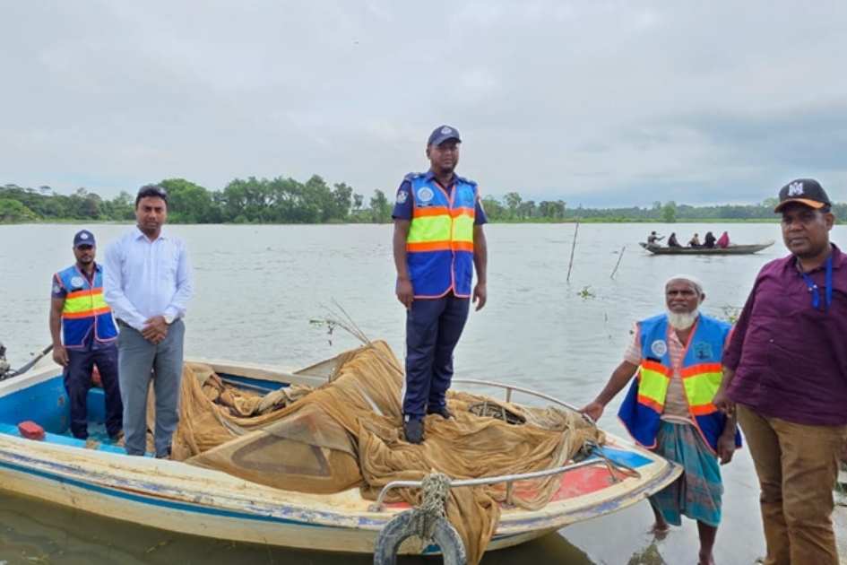 Fish hunting via poisoning: Halda River faces a new crisis