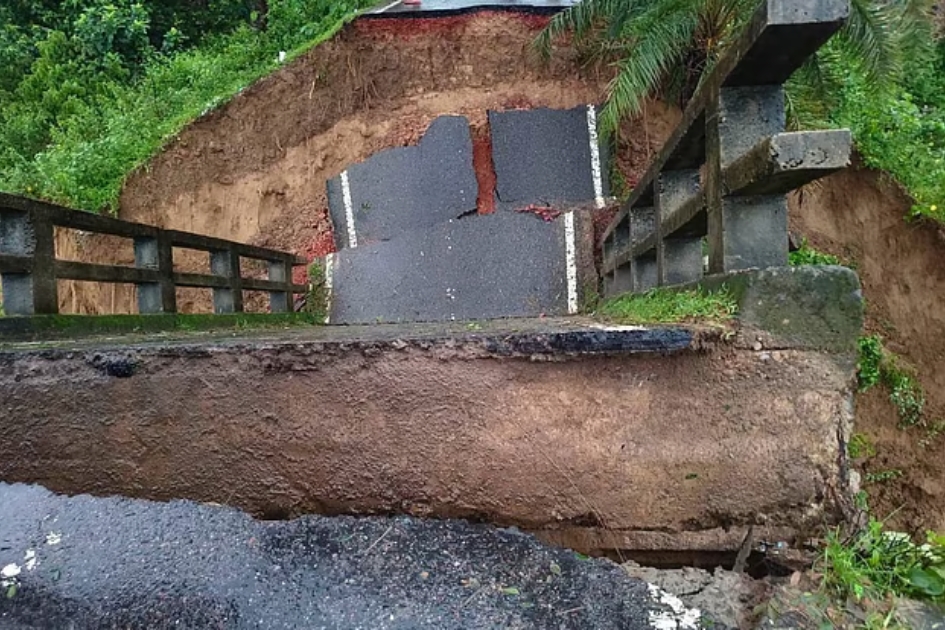 Flood toll rises to 39 as 928,000 affected across Chattogram division