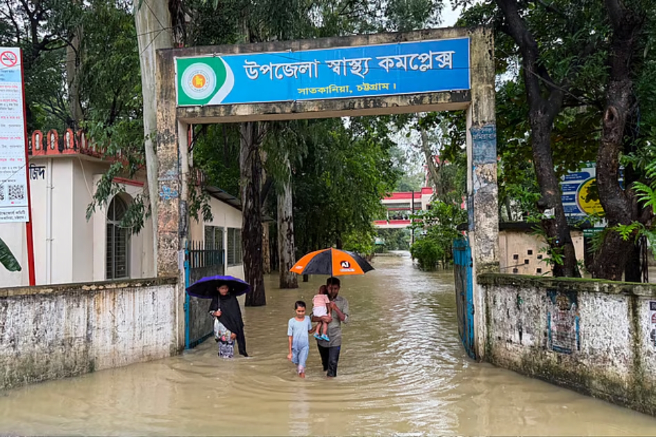 Flood toll rises to 39 as 928,000 affected across Chattogram division