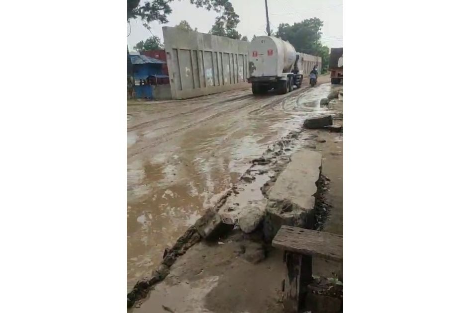 More than 200 homes flooded in Sitakunda as residents blame Abul Khair Steel Mill