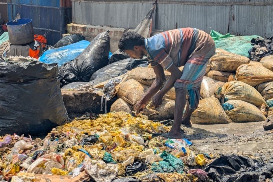 Dumpling station crisis in Bangladesh: work that brings to death