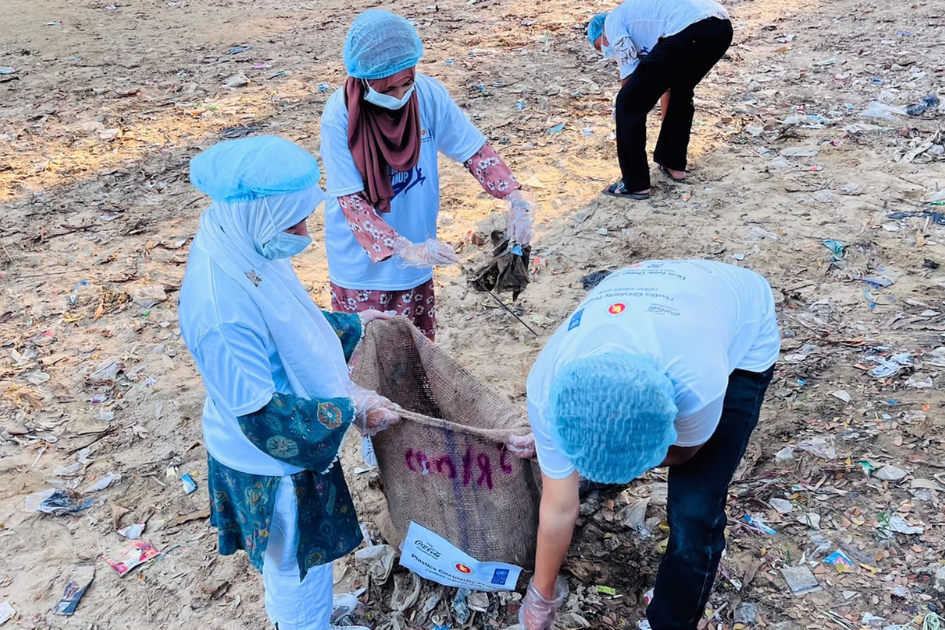 Chattogram youth volunteers call for lasting cleanup system at CRB