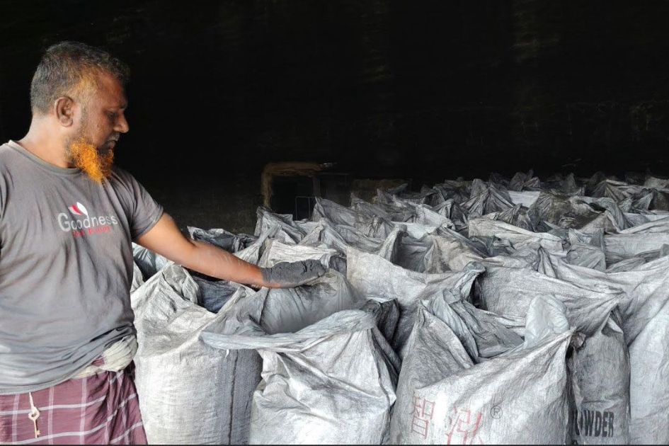 Toxic smoke from Rupsa Carbon Factory threatens health and crops in Khulna