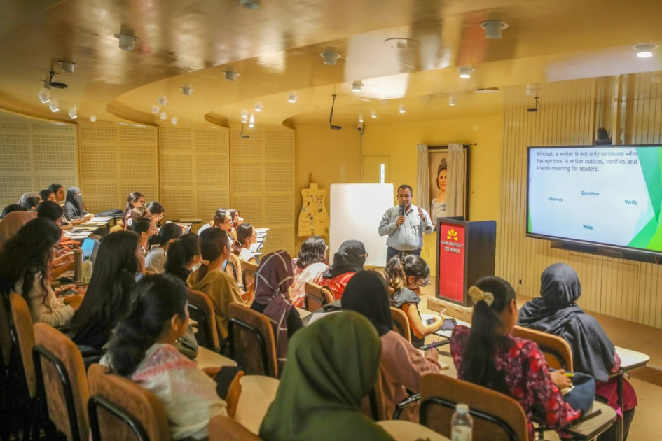 Environmental journalism workshop builds students’ climate storytelling skills at AUW